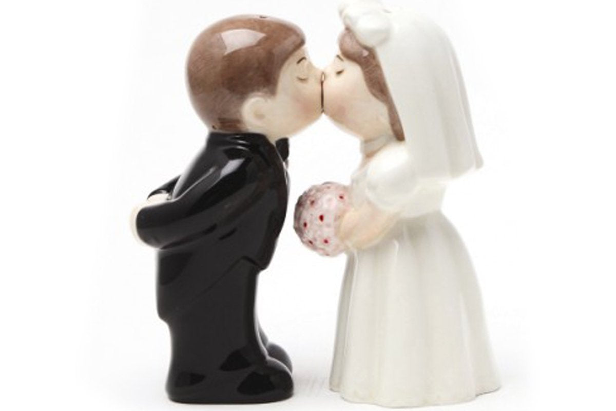 CloseoutZone Bride Groom Kissing Magnetic Salt & Pepper Set