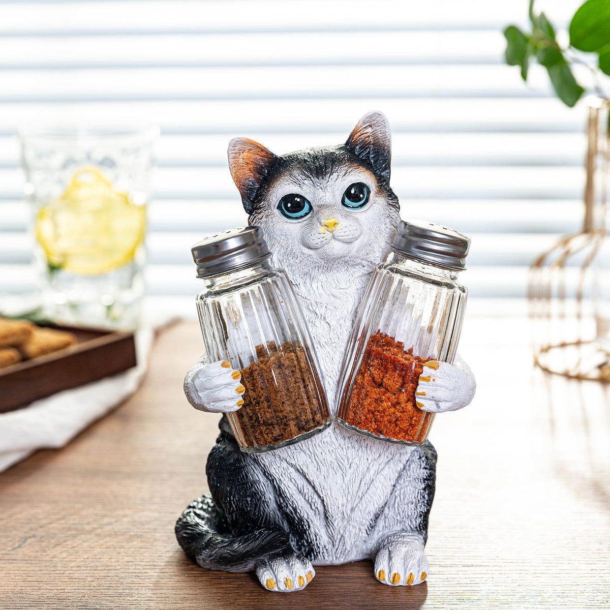 Resin Cat Figurine Salt & Pepper Shakers Set with Holder and Glass Spice Jars - Kitchen Décor Cat Decor for Cat Lovers, Cat Figure, Cat Figurines Gift for Mom & Women